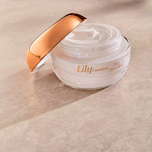 O Boticário Lily Lumière Satin Moisturizing Cream 250g