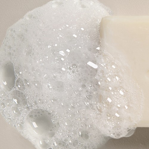 Davines Love Smoothing Anti-Frizz Solid Shampoo 100g